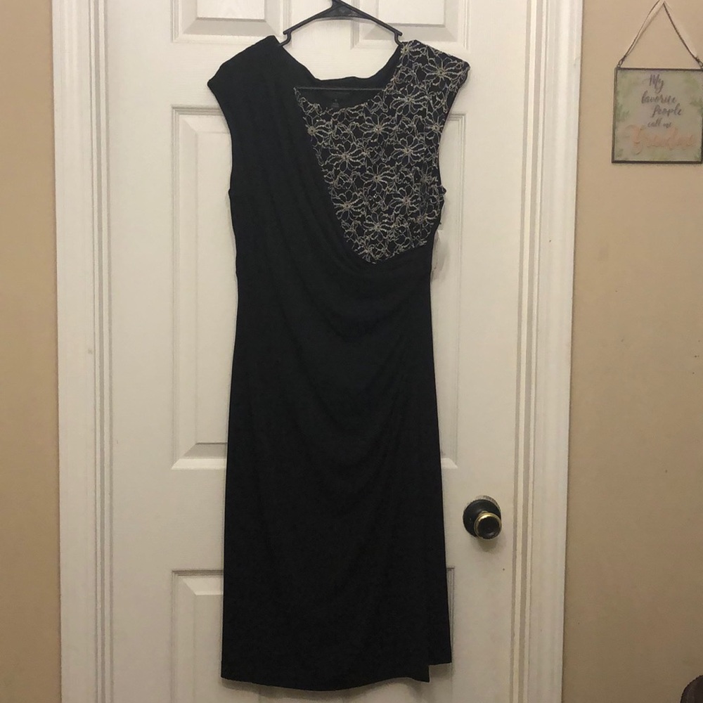 Trendy and chic ruched dress in size 12